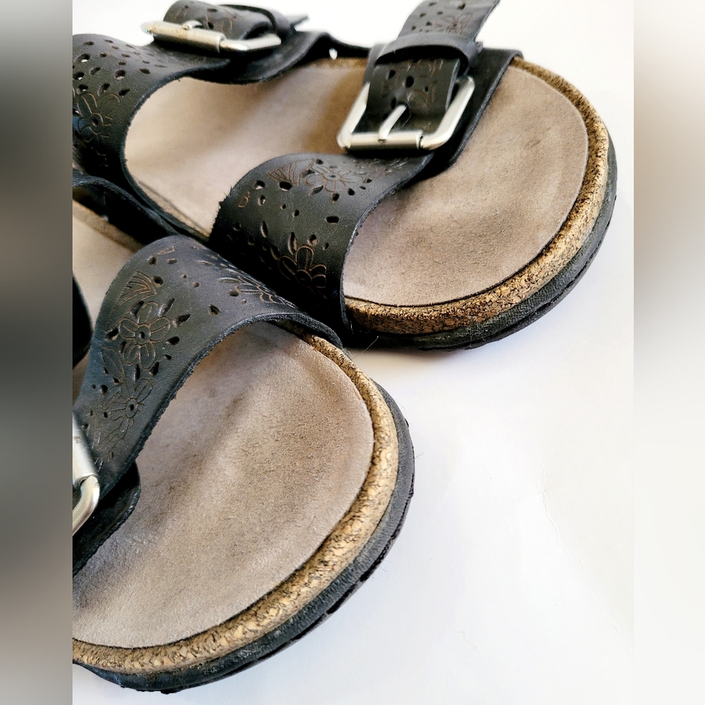 Earth Sand Antigua Women's Perforated Genuine Leather Slide Sandals Black US 9.5 - Picture 12 of 16